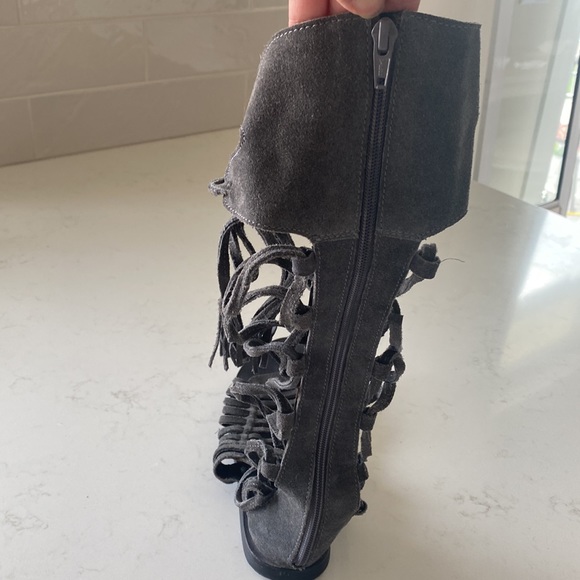 Free People Charcoal Grey Suede
Bohemian Sun Seeker Sandals Size 37 EUC - Picture 8 of 13
